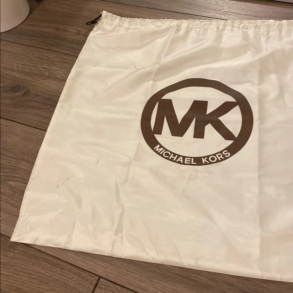 Michael Kors MK Selma LG in Dark Khaki - Picture 9 of 9